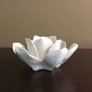 WHITE DECORATIVE VOTIVE HOLDER